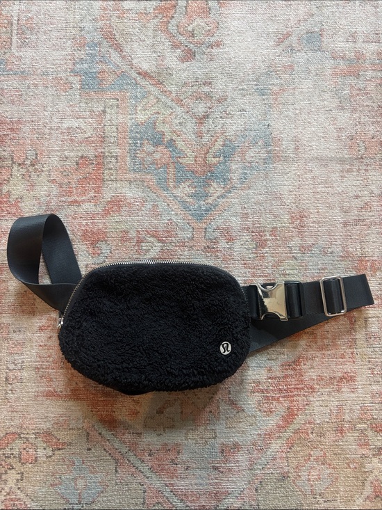lululemon athletica Handbags - lululemon athletica Black Sherpa Crossbody Bag